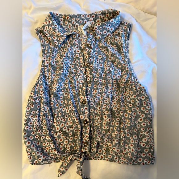 Sky & Sparrow | Ditsy Floral Sage Tie Front Top - Picture 3 of 8